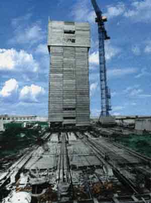 Надвиг башенного копра на ствол № 4 Солигорского Калийного комбината